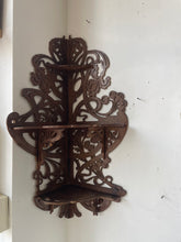 Angoliera art nouveau in legno traforato