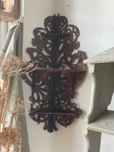 Angoliera art nouveau in legno traforato