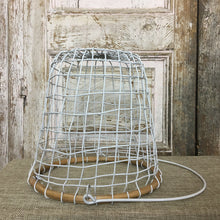 Basket in metal wire and bamboo